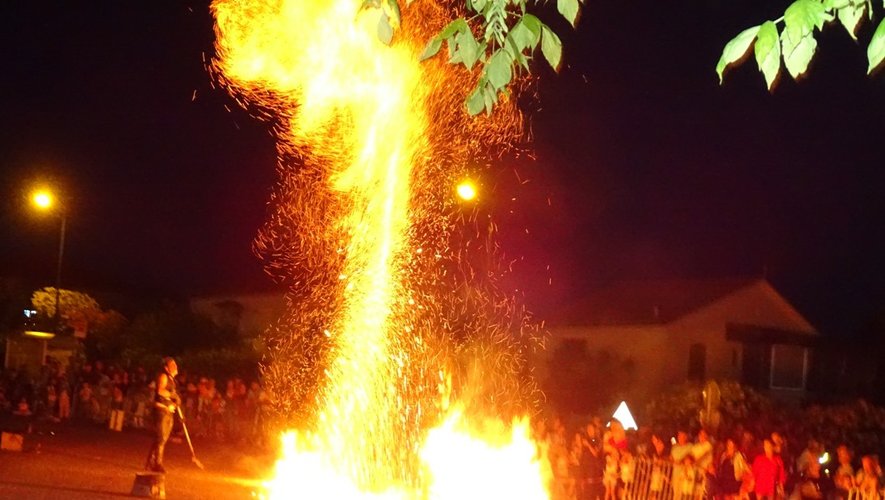 Spectacles de feu, Azimuth 2022, Cie Bastien Minederien, Cie arts de rue